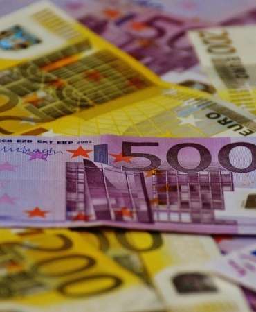 İki bankanın izinleri iptal edildi